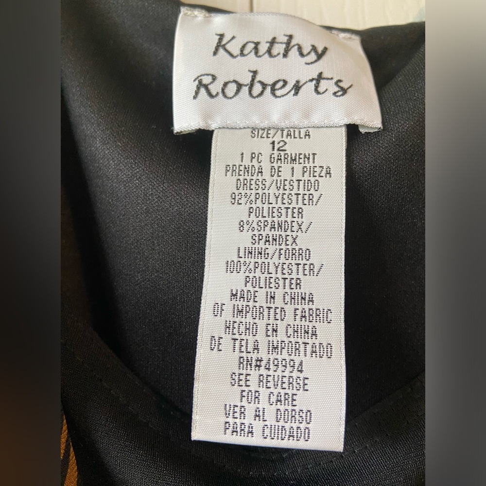 KATHY ROBERTS GEOMETRIC DRESS - Picture 2 of 6